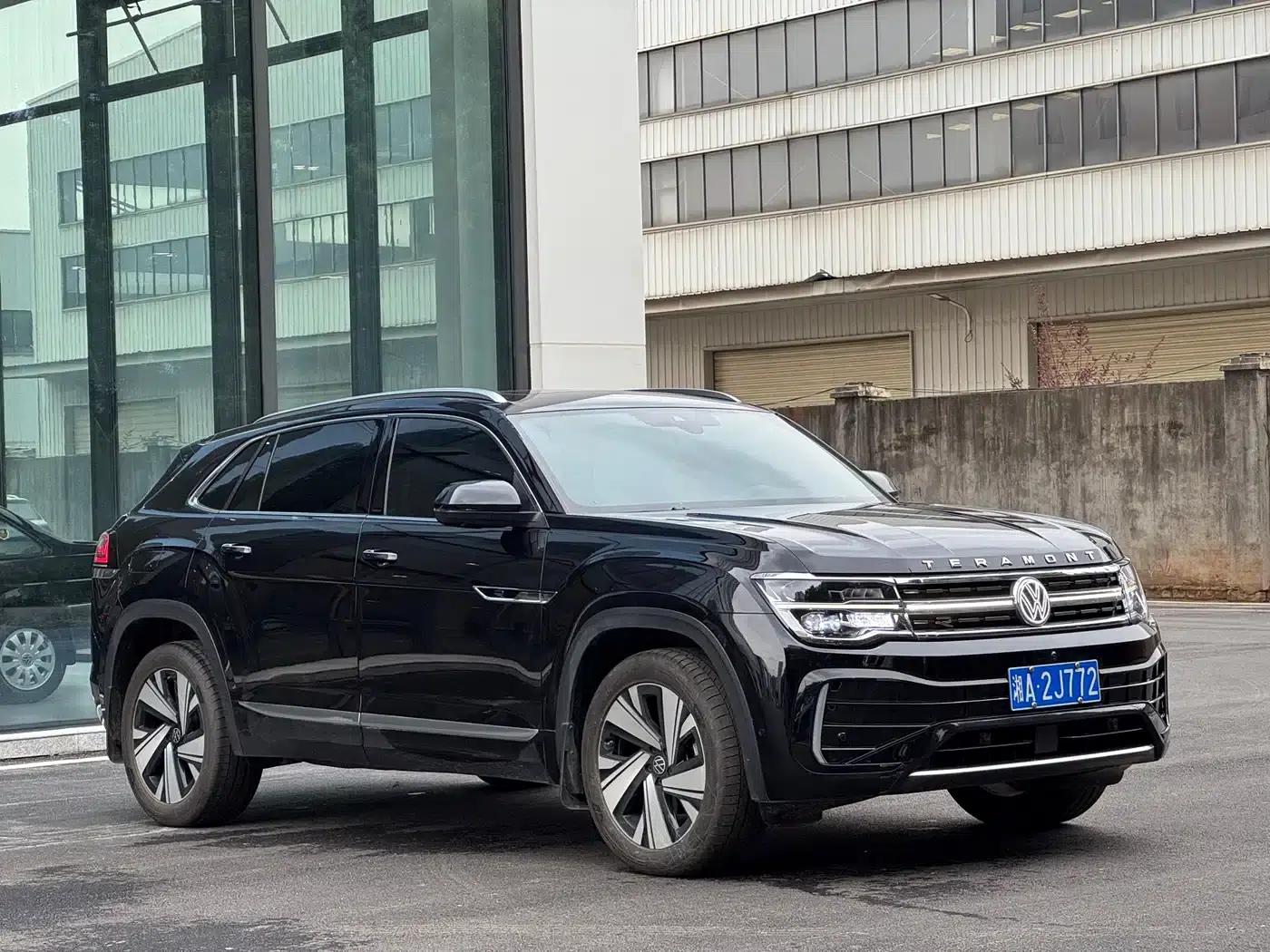 2025 Teramont X 380TSI 4WD Outstanding Edition — миниатюра 3