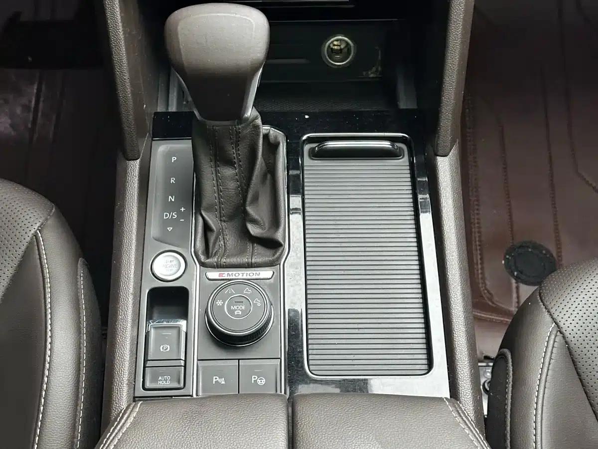 2019 Volkswagen Teramont 380TSI 4WD Luxury Edition (China VI Emission Standard) — миниатюра 17