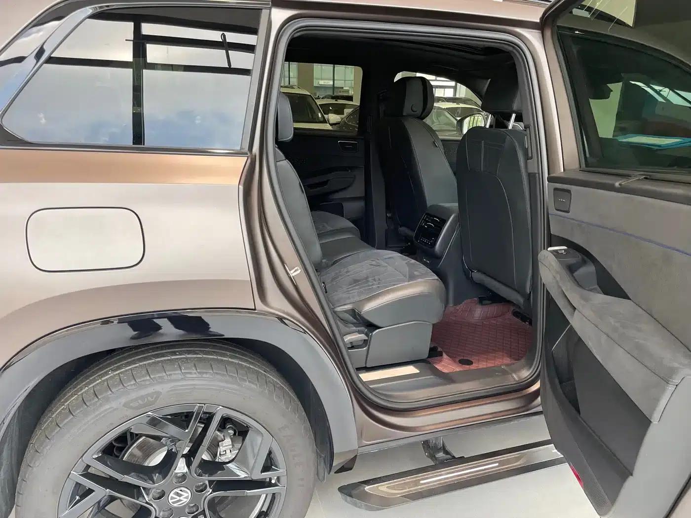 2025 Teramont Pro 450TSI 4WD Summit Edition — миниатюра 9