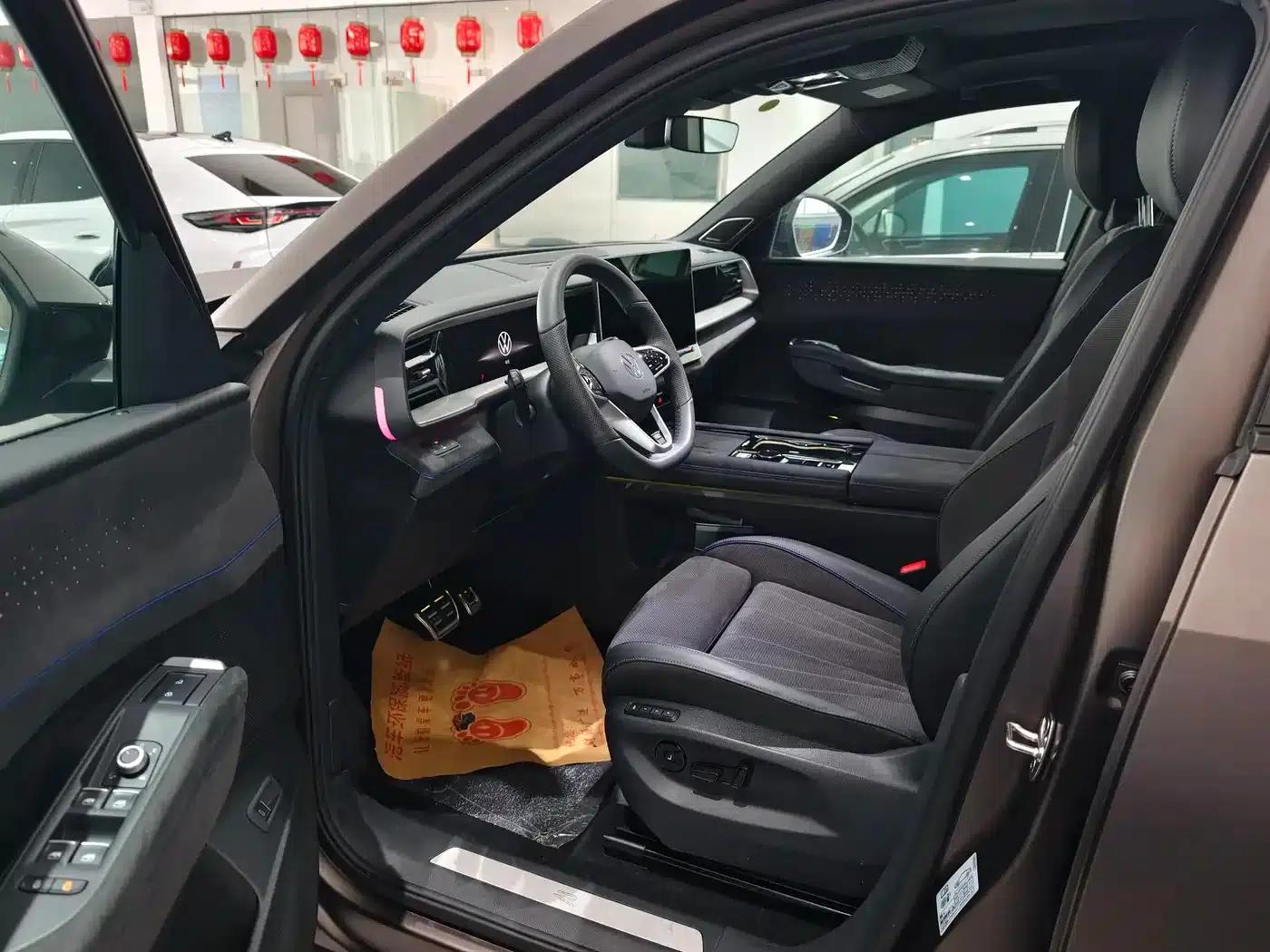 2025 Teramont Pro 450TSI 4WD Summit Edition — миниатюра 12