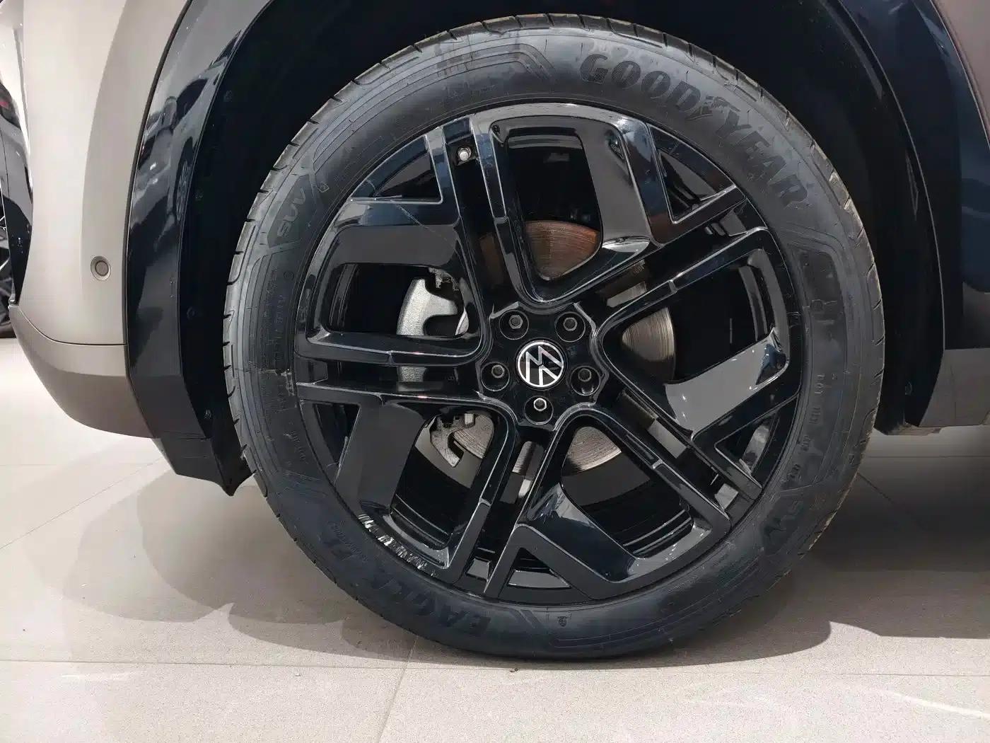2025 Teramont Pro 450TSI 4WD Summit Edition — миниатюра 13