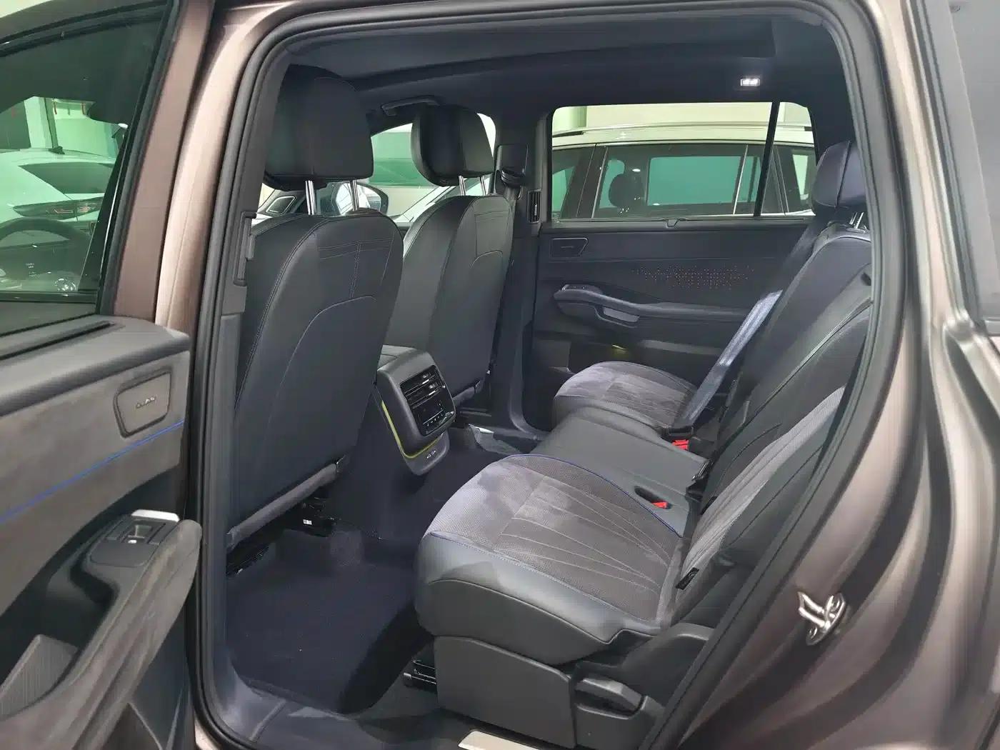 2025 Teramont Pro 450TSI 4WD Summit Edition — миниатюра 14