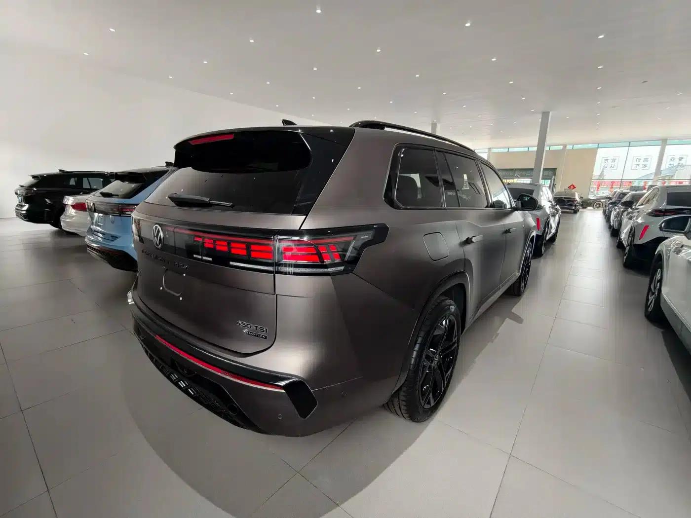 2025 Teramont Pro 450TSI 4WD Summit Edition — миниатюра 17
