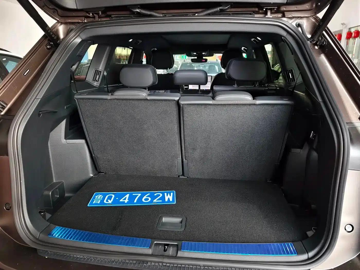 2025 Teramont Pro 450TSI 4WD Summit Edition — миниатюра 6