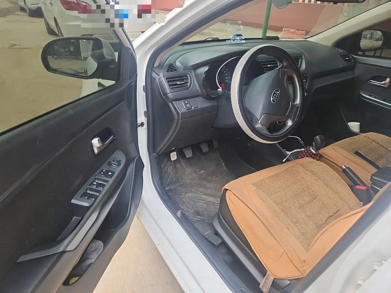 Kia K2 2015 Hatchback 1.4L MT GLS — миниатюра 16