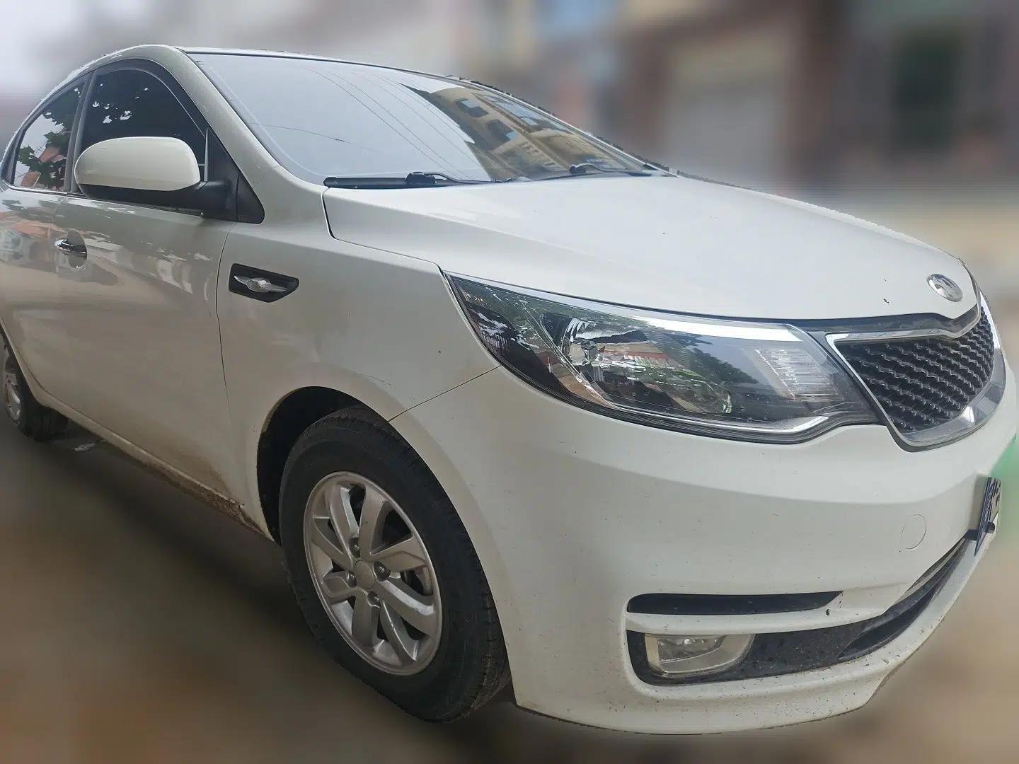 Kia K2 2015 Hatchback 1.4L MT GLS — миниатюра 3