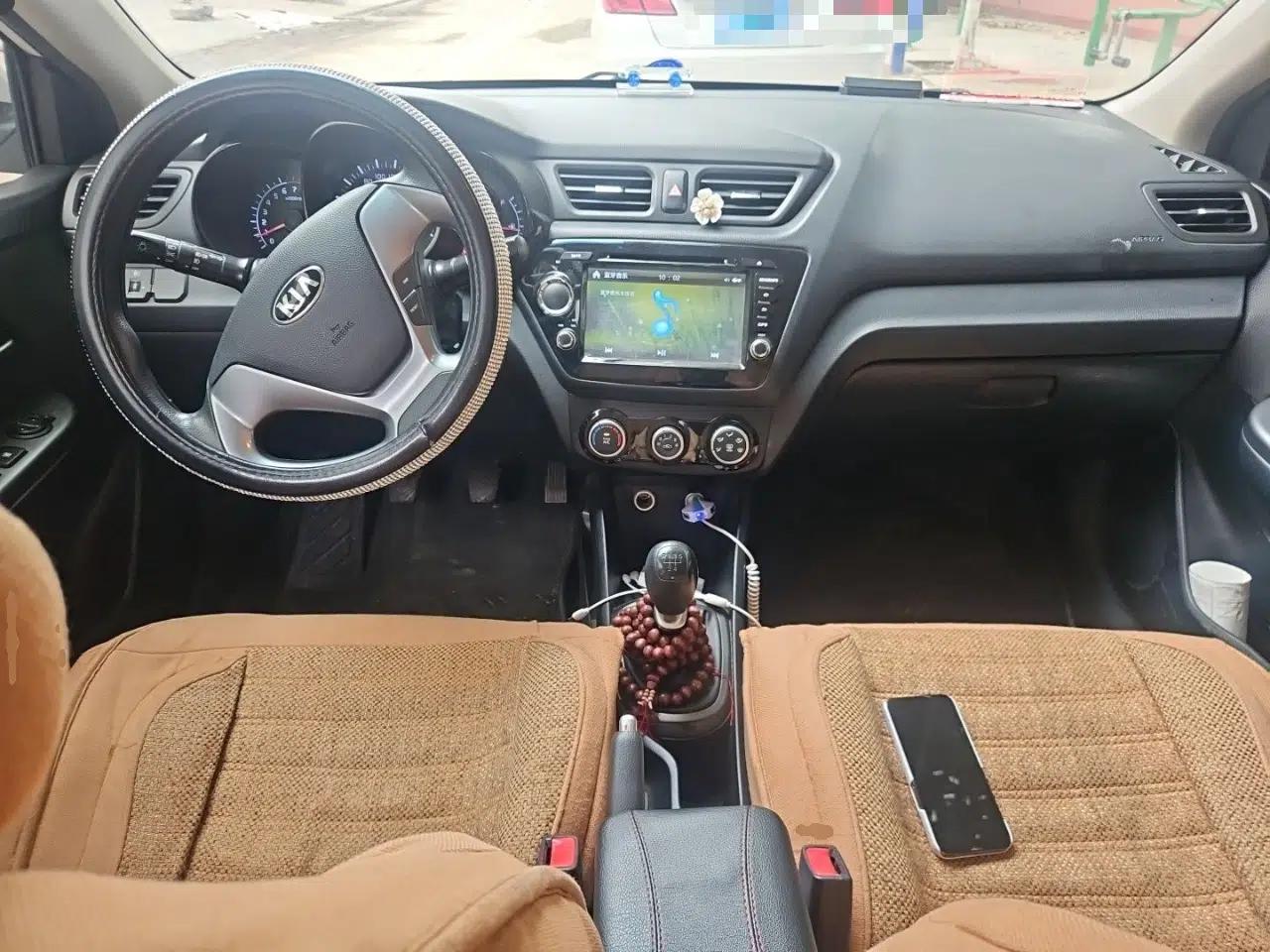 Kia K2 2015 Hatchback 1.4L MT GLS — миниатюра 9