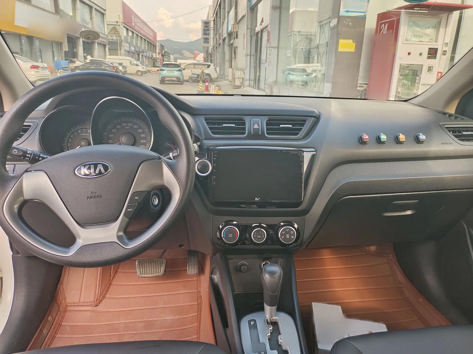 Kia K2 2015 Sedan 1.4L Automatic GLS — миниатюра 11
