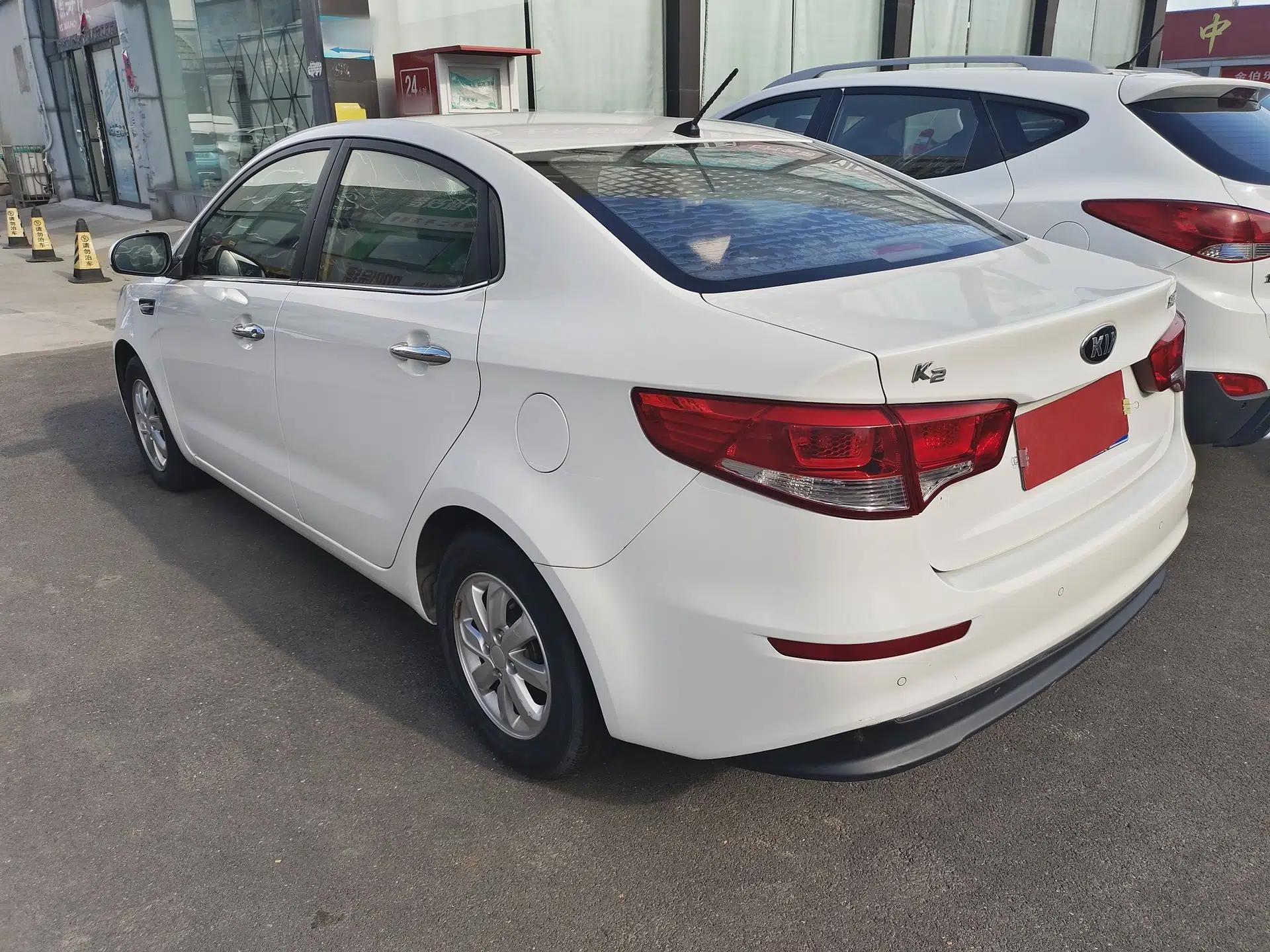 Kia K2 2015 Sedan 1.4L Automatic GLS — миниатюра 4