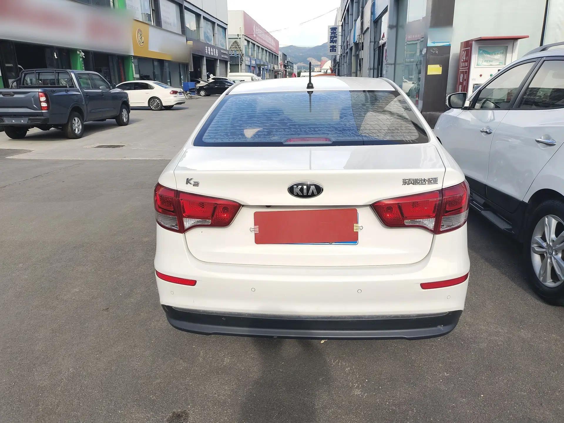 Kia K2 2015 Sedan 1.4L Automatic GLS — миниатюра 5