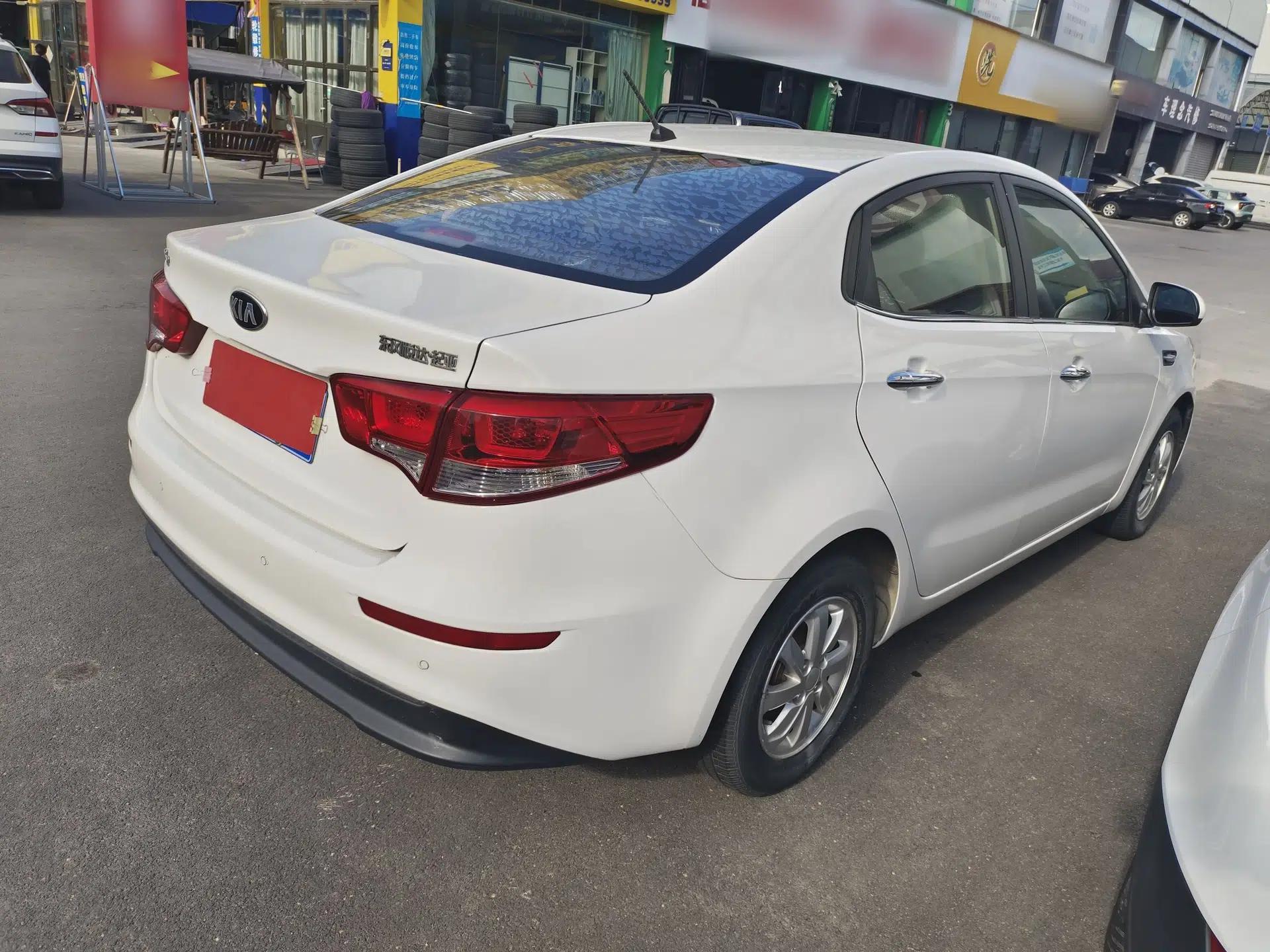 Kia K2 2015 Sedan 1.4L Automatic GLS — миниатюра 6