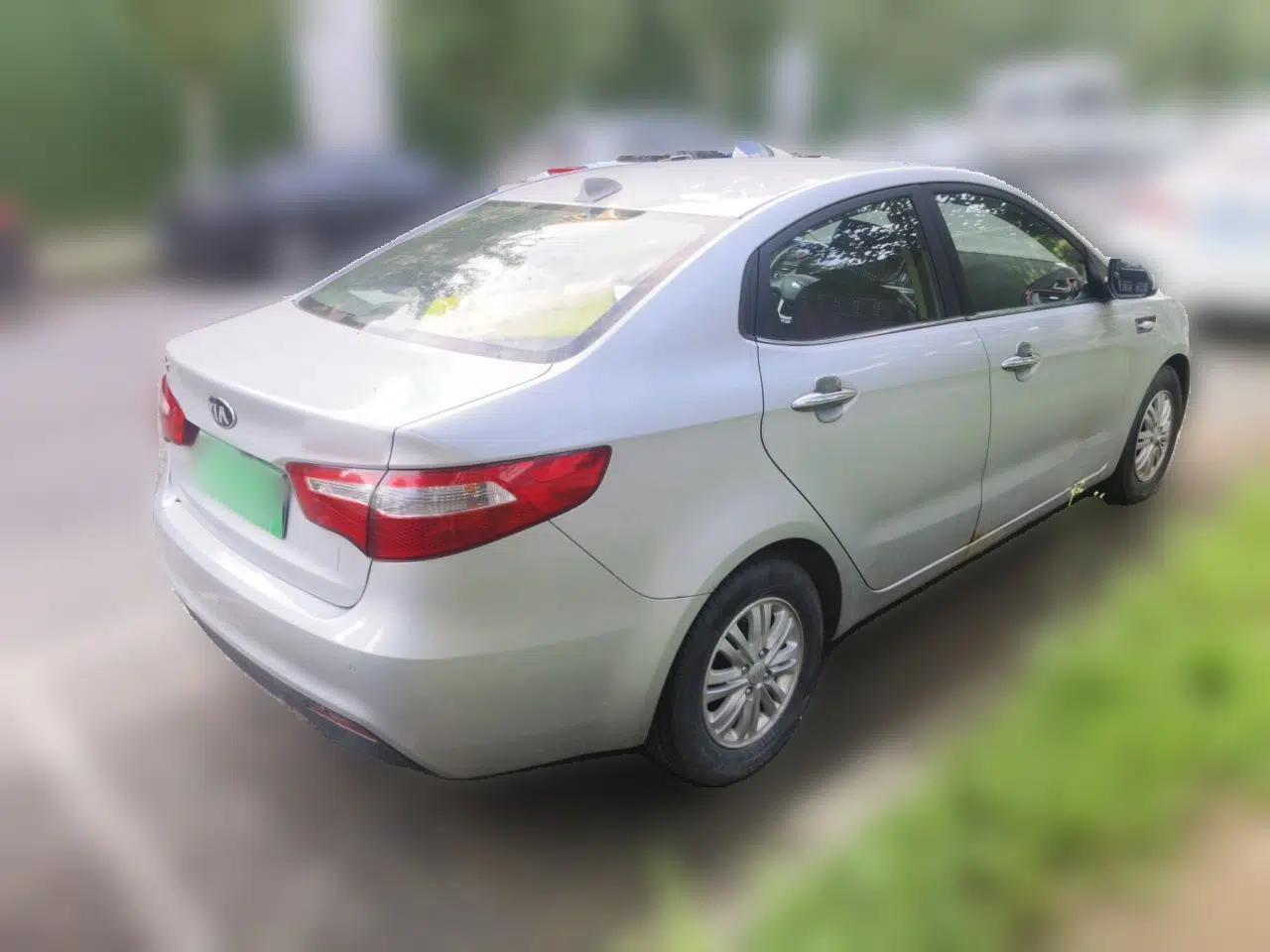 Kia K2 2012 Sedan 1.4L MT GLS Commemorative Edition — миниатюра 6