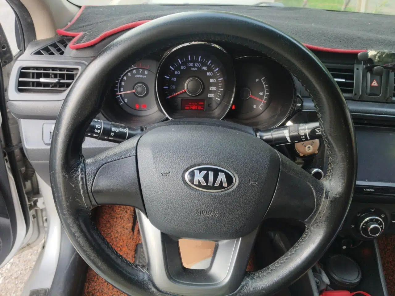 Kia K2 2012 Sedan 1.4L MT GLS Commemorative Edition — миниатюра 10