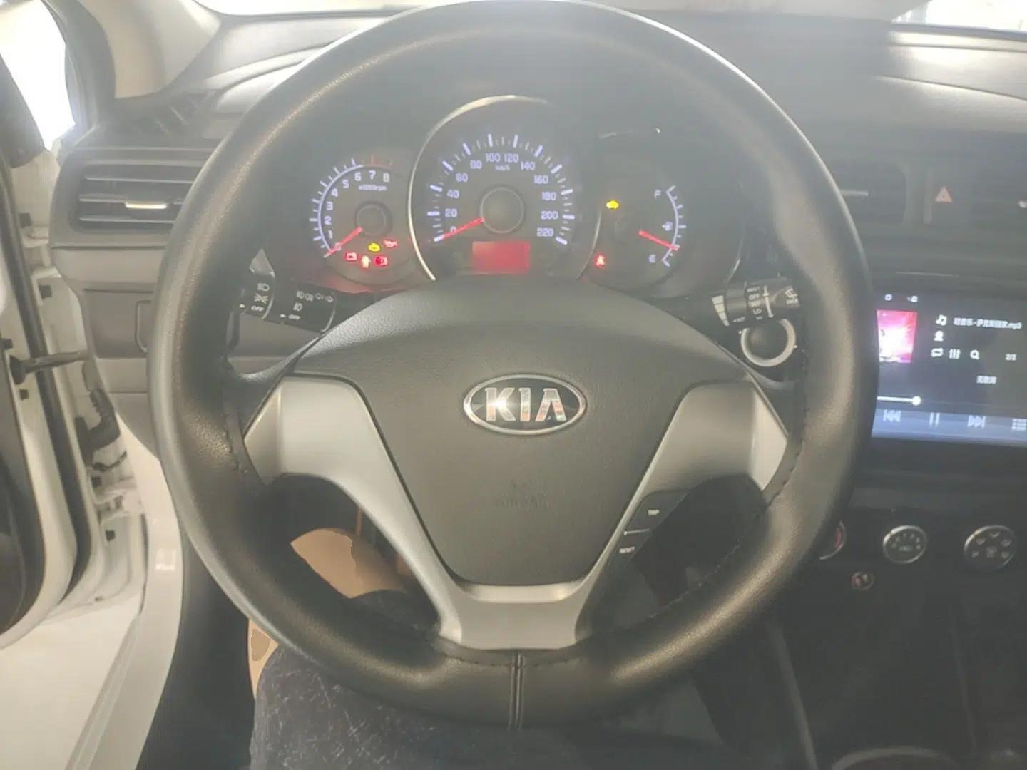 Kia K2 2015 Sedan 1.4L MT GLS — миниатюра 13