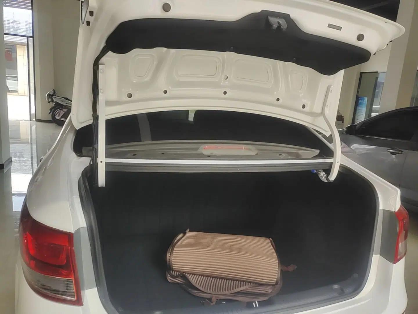 Kia K2 2015 Sedan 1.4L MT GLS — миниатюра 22