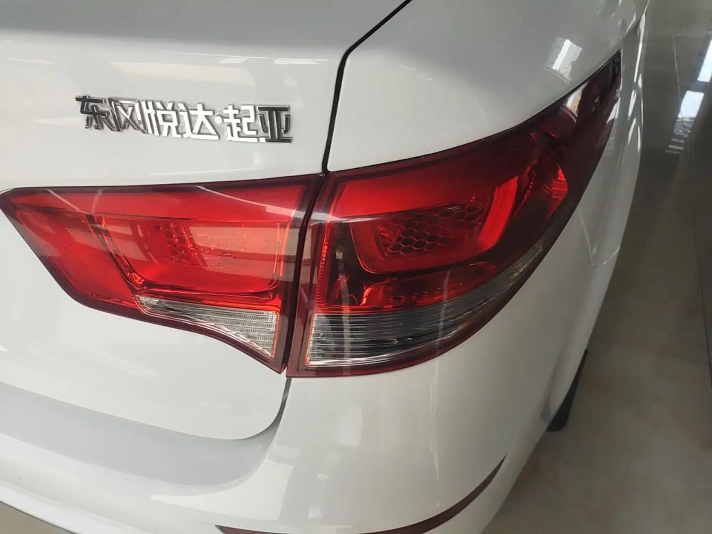 Kia K2 2015 Sedan 1.4L MT GLS — миниатюра 9