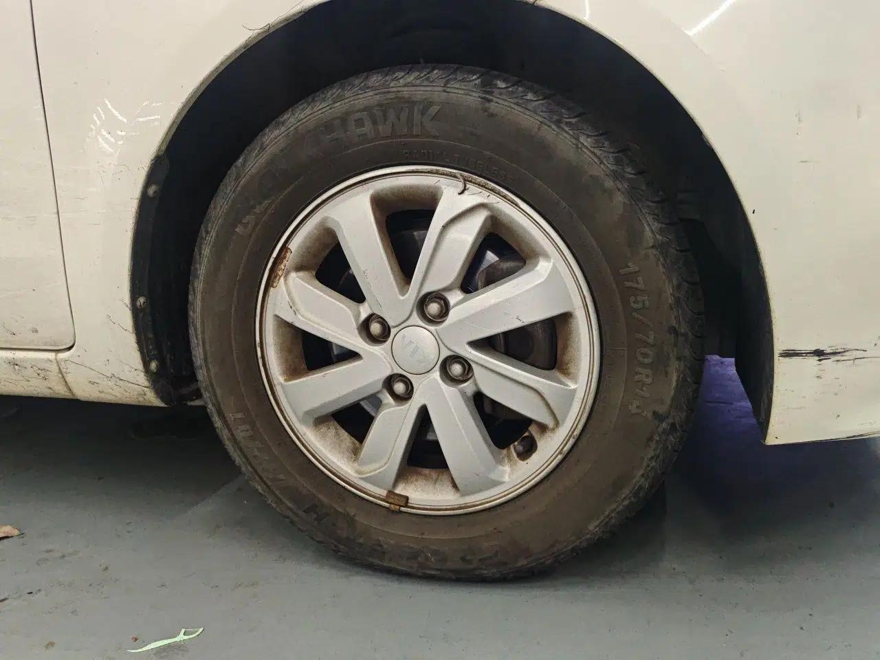 Kia K2 2015 Sedan 1.4L MT GLS — миниатюра 5