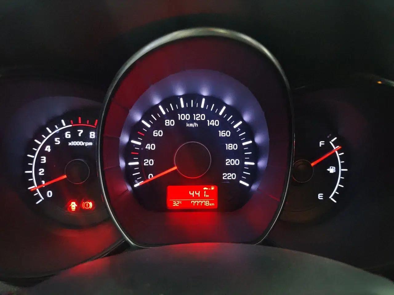 Kia K2 2015 Sedan 1.4L MT GLS — миниатюра 8