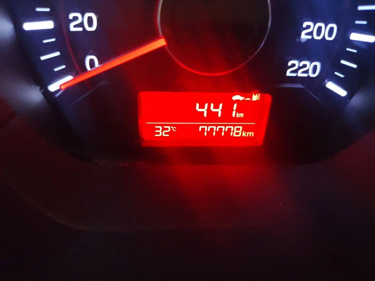 Kia K2 2015 Sedan 1.4L MT GLS — миниатюра 9