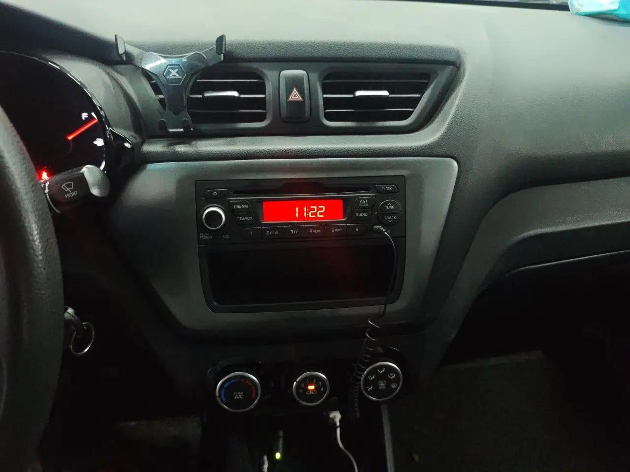 Kia K2 2015 Sedan 1.4L MT GLS — миниатюра 10