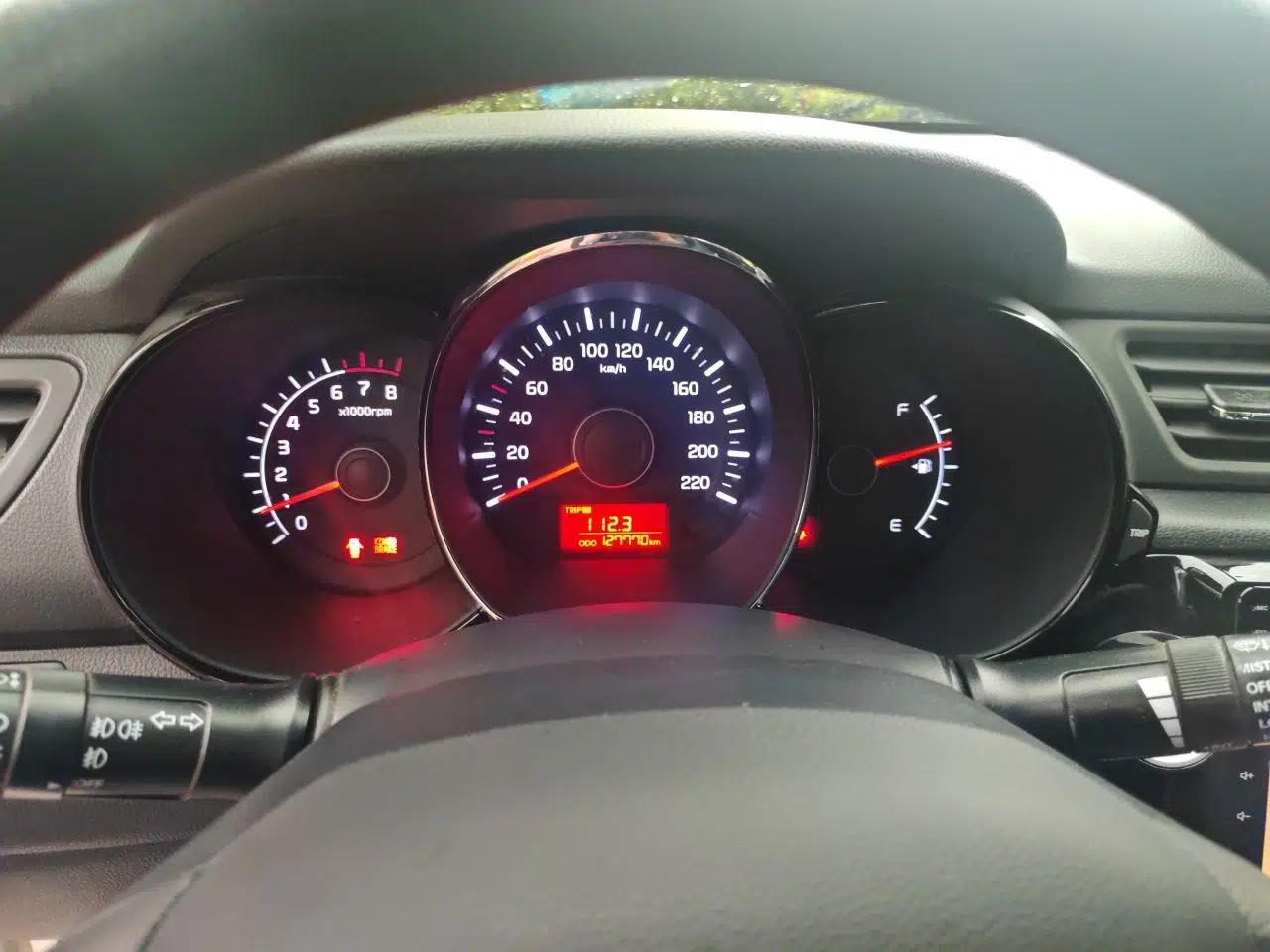 Kia K2 2012 Sedan 1.4L MT GLS Commemorative Edition — миниатюра 11