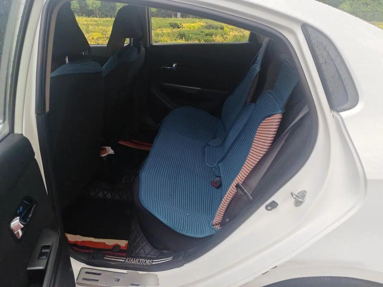 Kia K2 2012 Sedan 1.4L MT GLS Commemorative Edition — миниатюра 17