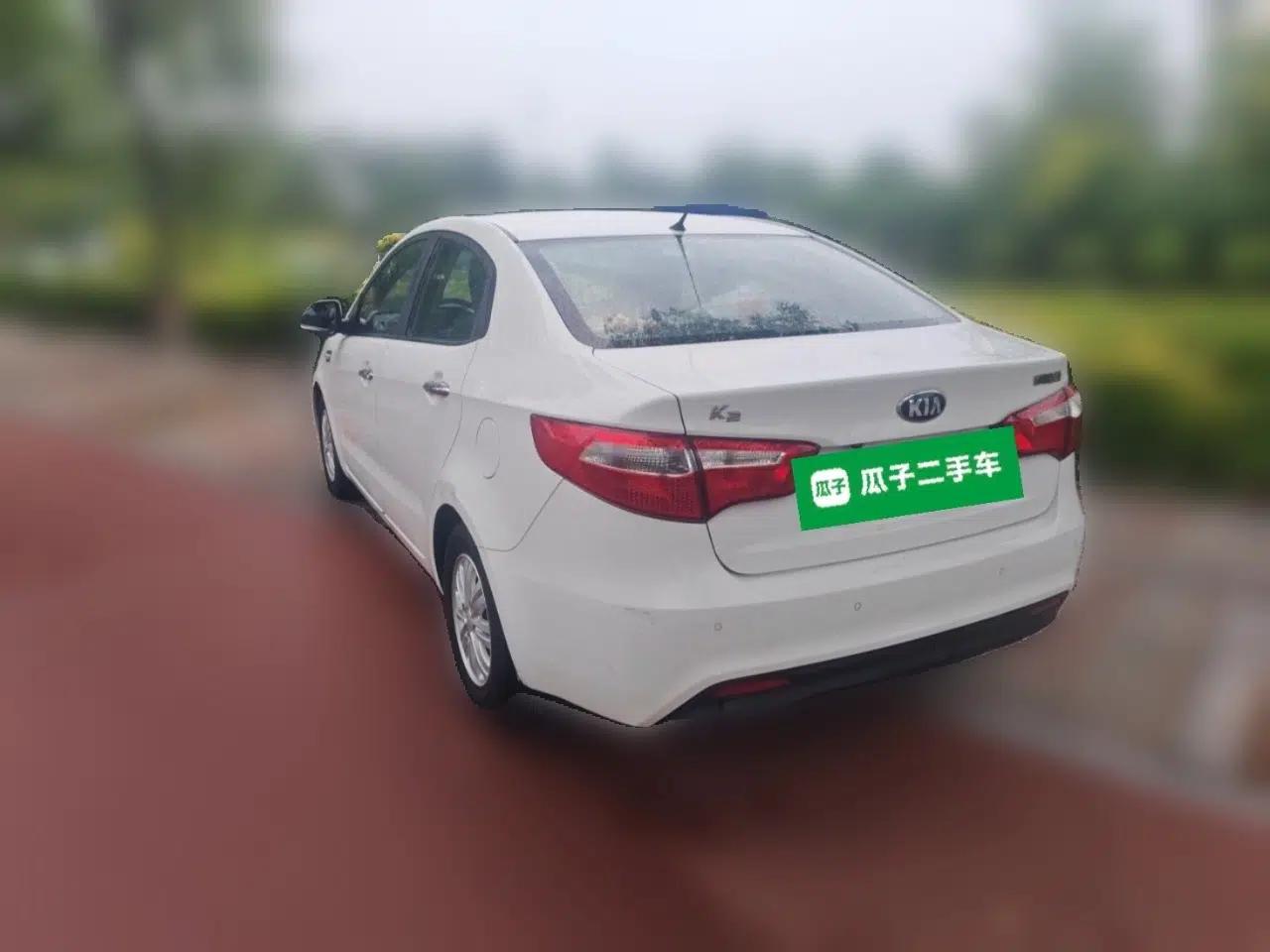Kia K2 2012 Sedan 1.4L MT GLS Commemorative Edition — миниатюра 4