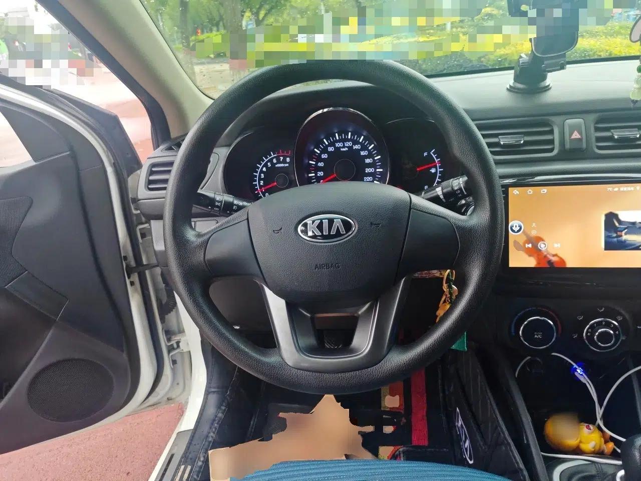 Kia K2 2012 Sedan 1.4L MT GLS Commemorative Edition — миниатюра 10