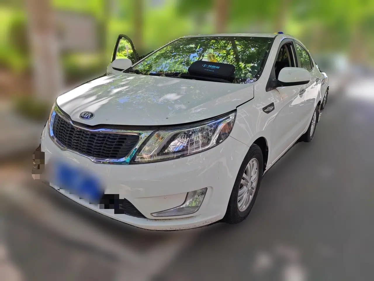 Kia K2 2011 Sedan 1.4L Manual Transmission GLS — миниатюра 1