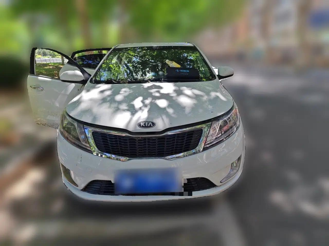 Kia K2 2011 Sedan 1.4L Manual Transmission GLS — миниатюра 2