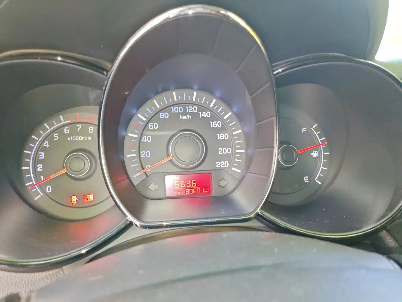 Kia K2 2011 Sedan 1.4L Manual Transmission GLS — миниатюра 11