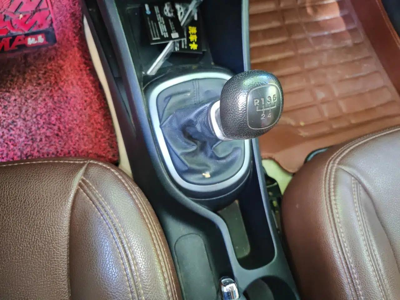 Kia K2 2011 Sedan 1.4L Manual Transmission GLS — миниатюра 14