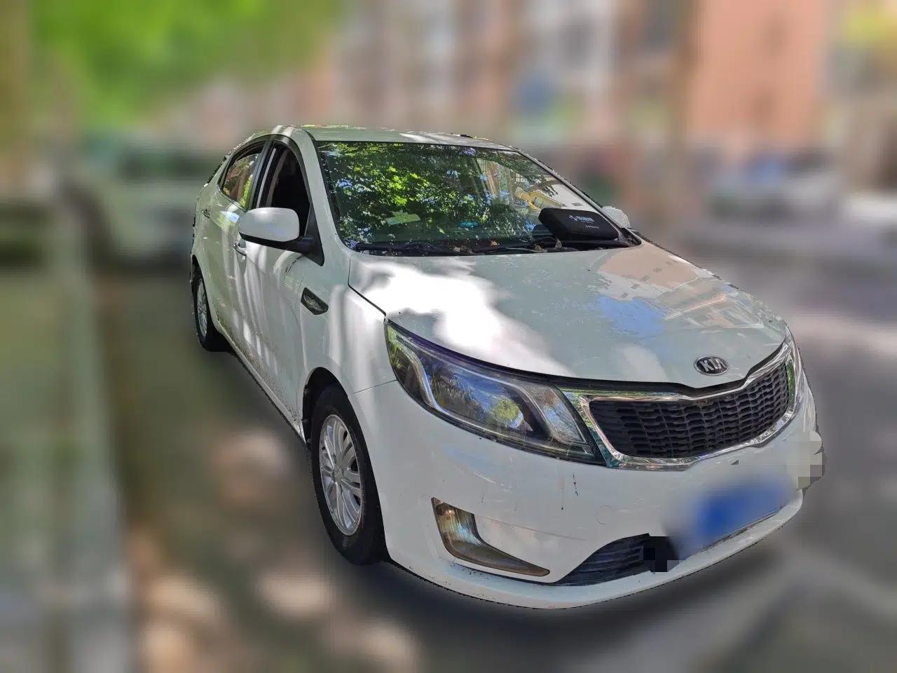 Kia K2 2011 Sedan 1.4L Manual Transmission GLS — миниатюра 3