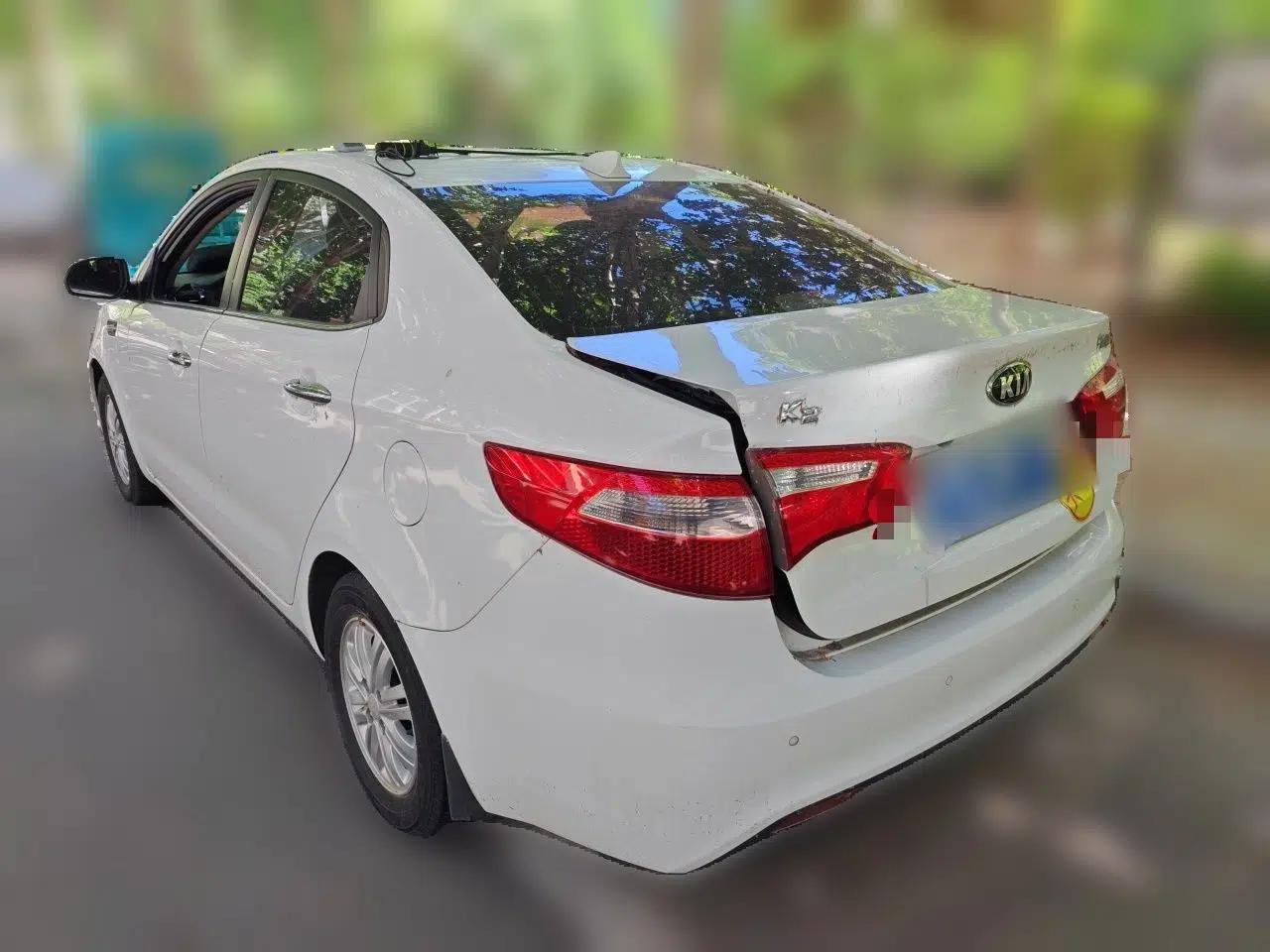 Kia K2 2011 Sedan 1.4L Manual Transmission GLS — миниатюра 4