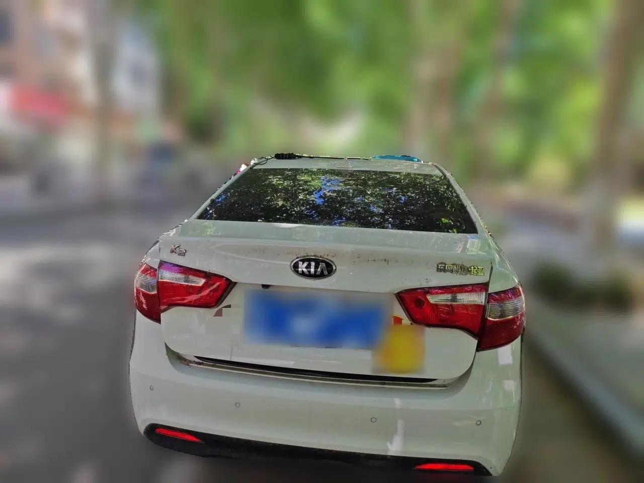 Kia K2 2011 Sedan 1.4L Manual Transmission GLS — миниатюра 5