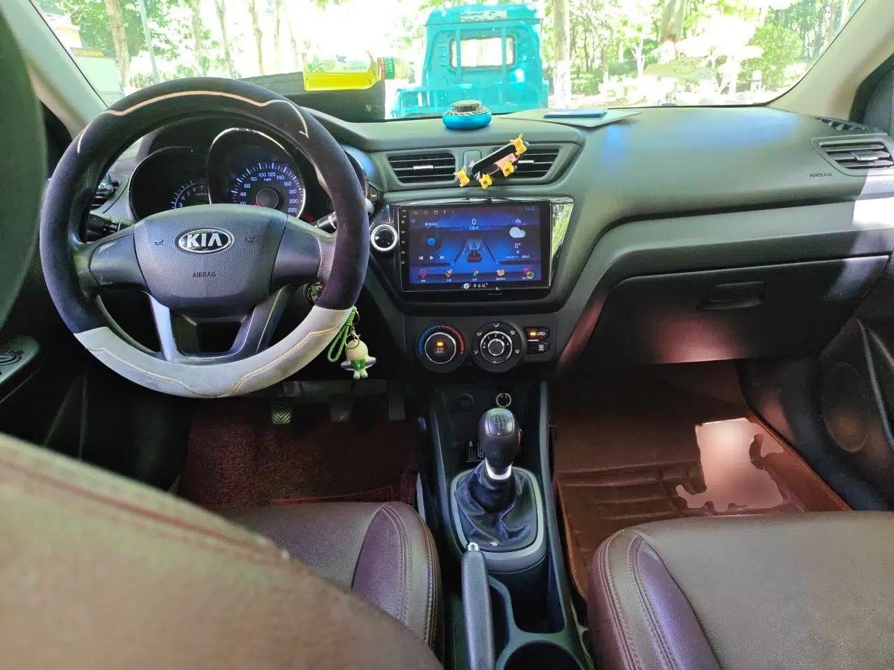 Kia K2 2011 Sedan 1.4L Manual Transmission GLS — миниатюра 9