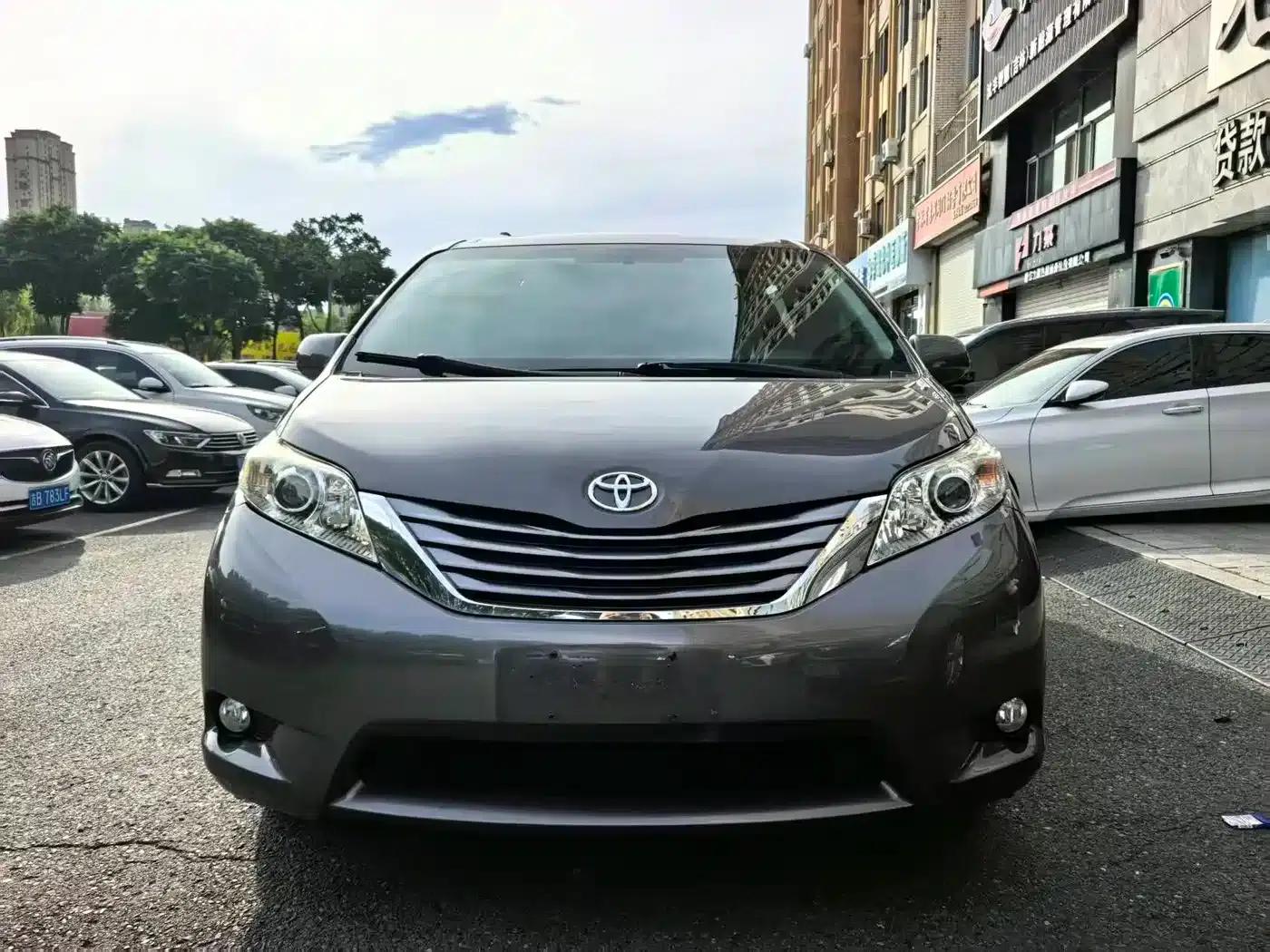2015 SIENNA 3.5L AWD — миниатюра 2