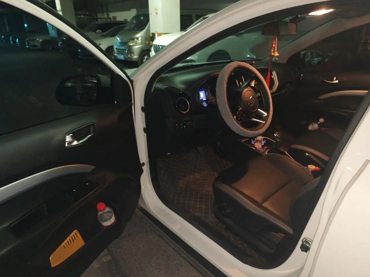 Kia kx1 Stonic 2021 1.4L CVT Fun Edition — миниатюра 13