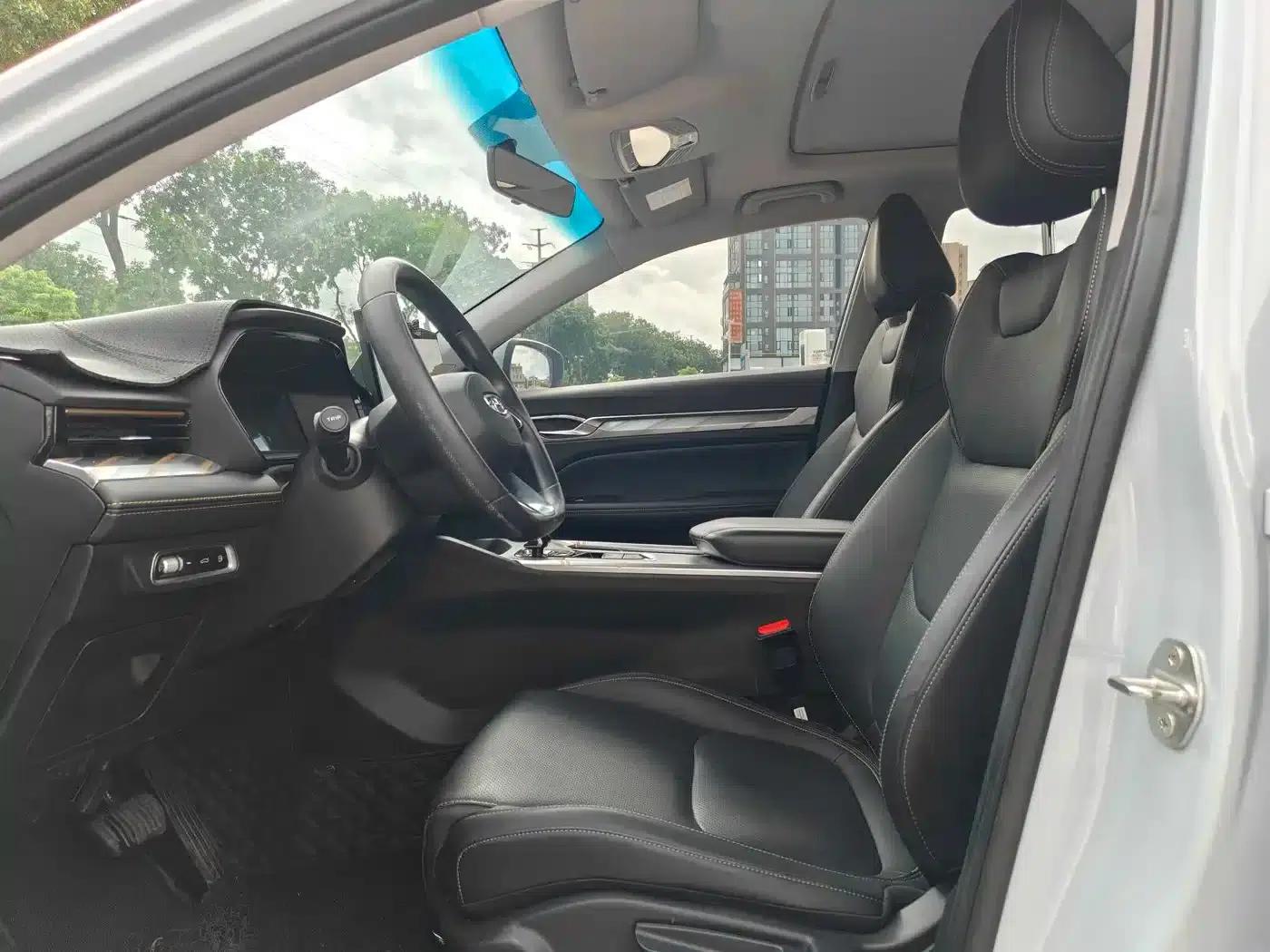 Geely Emgrand L HiP 2022 1.5TD-DHT Pro 100KM Travel Edition — миниатюра 11