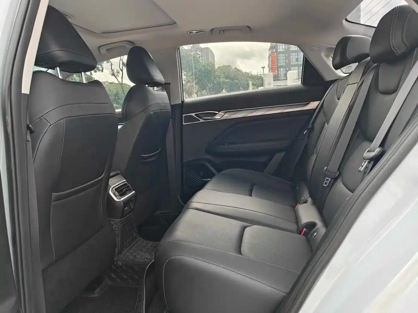 Geely Emgrand L HiP 2022 1.5TD-DHT Pro 100KM Travel Edition — миниатюра 14