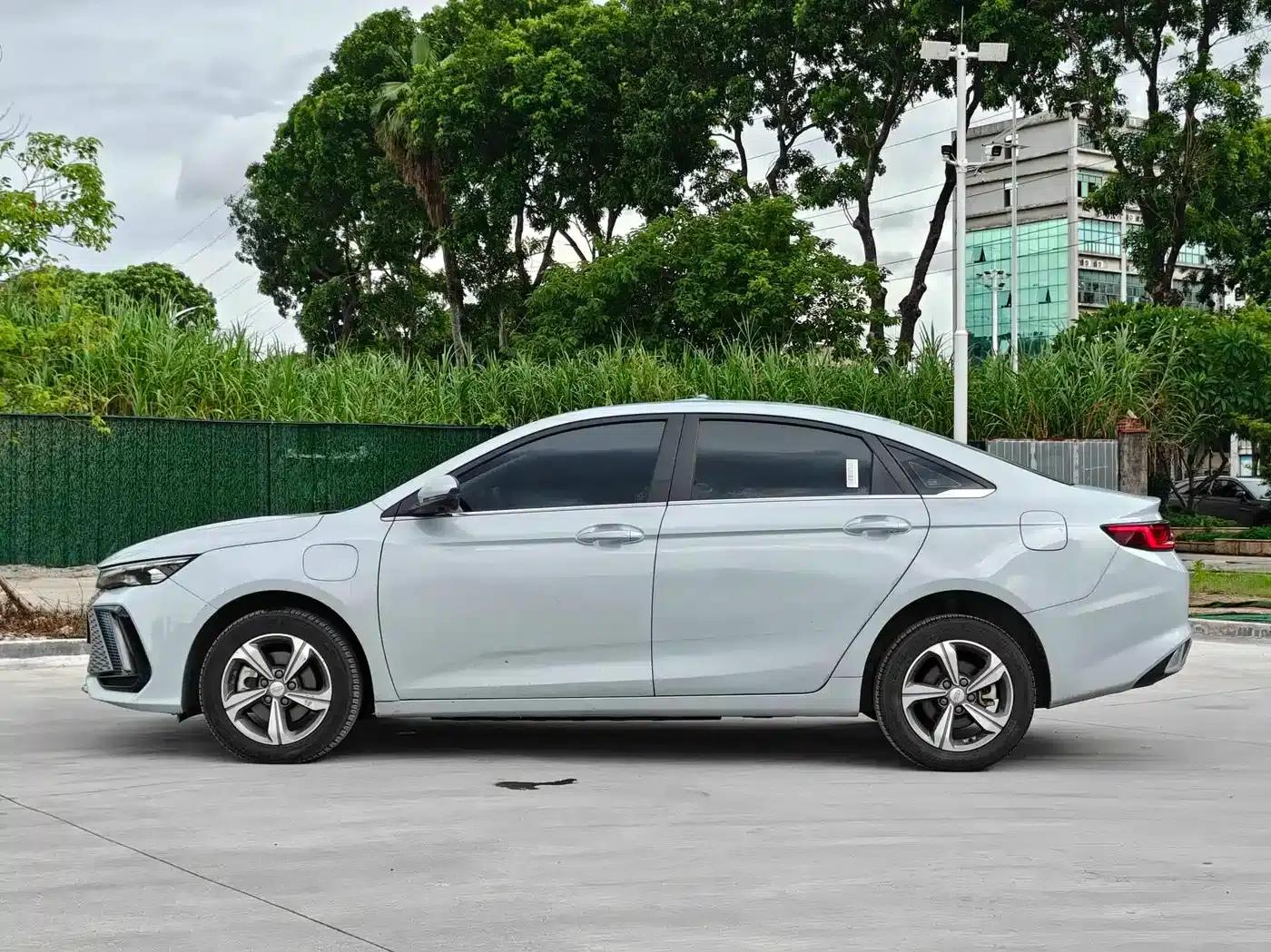 Geely Emgrand L HiP 2022 1.5TD-DHT Pro 100KM Travel Edition — миниатюра 4