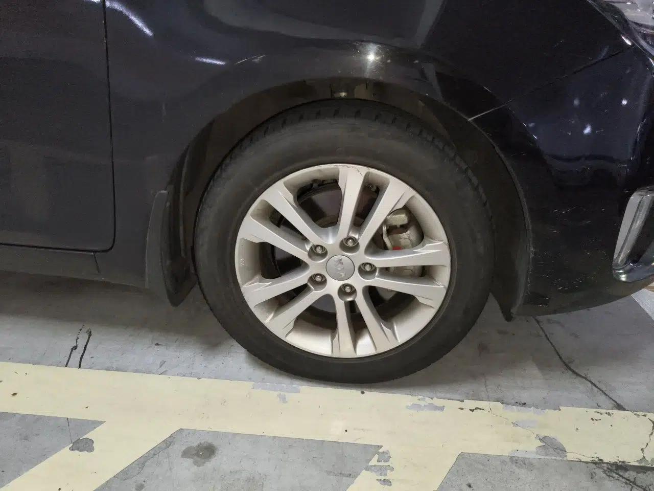 Kia Carens 2013 2.0L 7-Seater Automatic Luxury Version China IV Standard — миниатюра 5