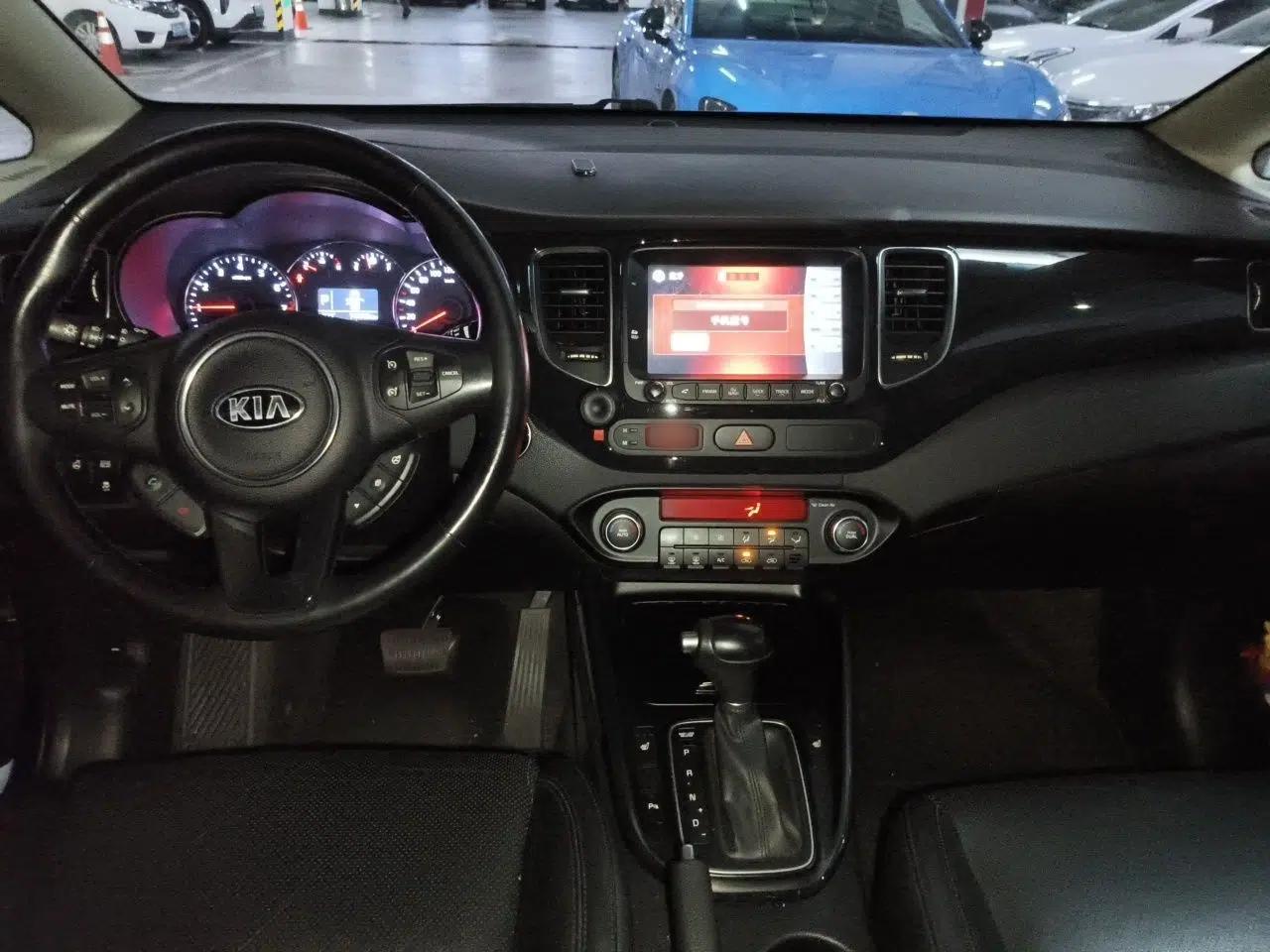 Kia Carens 2013 2.0L 7-Seater Automatic Luxury Version China IV Standard — миниатюра 6