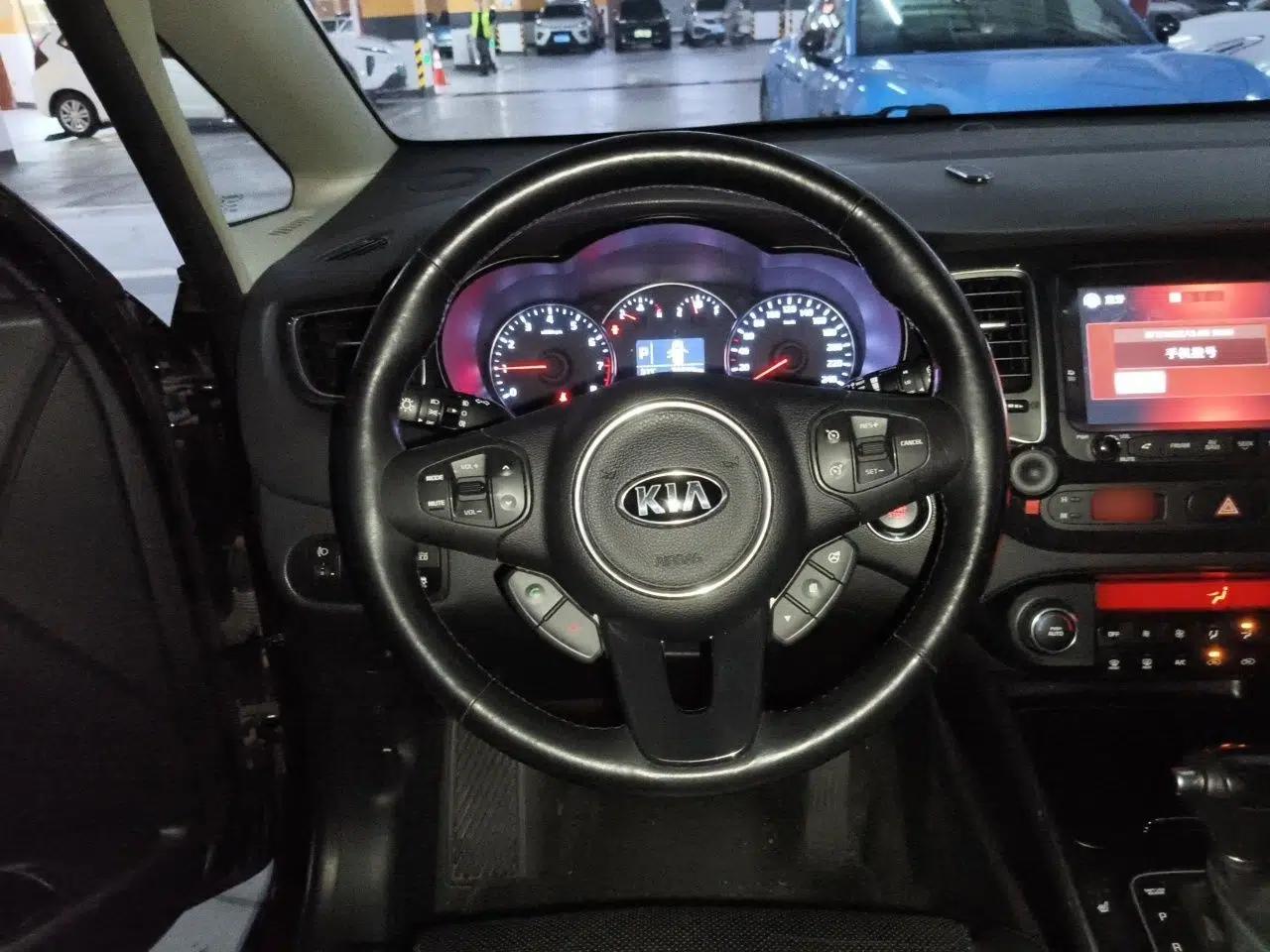 Kia Carens 2013 2.0L 7-Seater Automatic Luxury Version China IV Standard — миниатюра 7