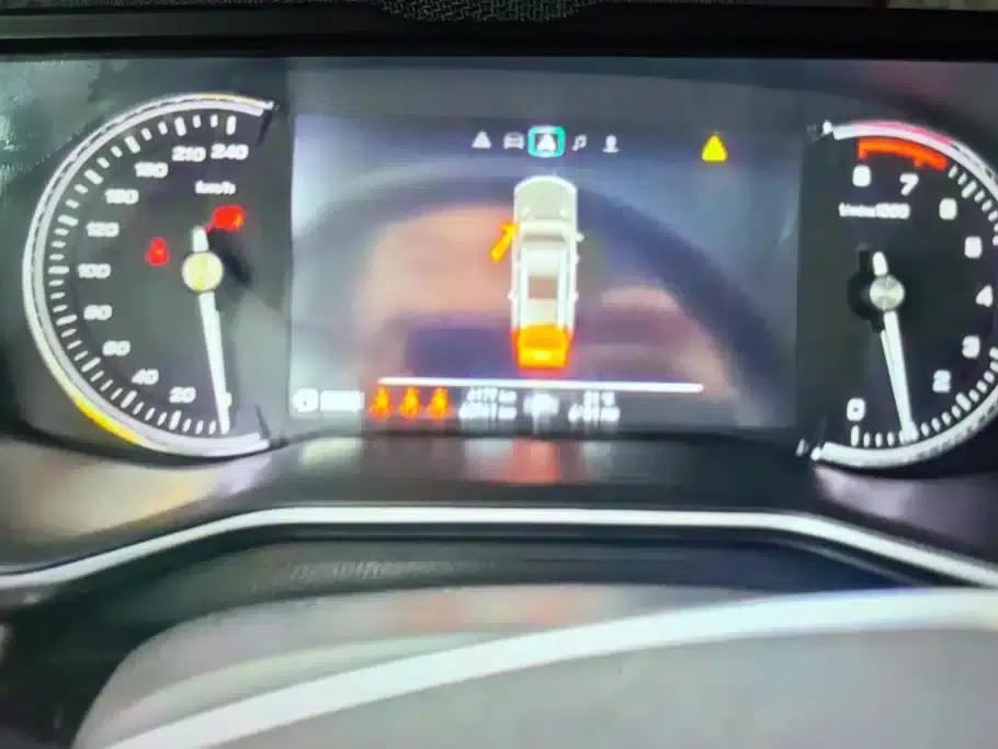 Roewe RX8 2019 30T Intelligent Connected 4WD Super Flagship Edition — миниатюра 14