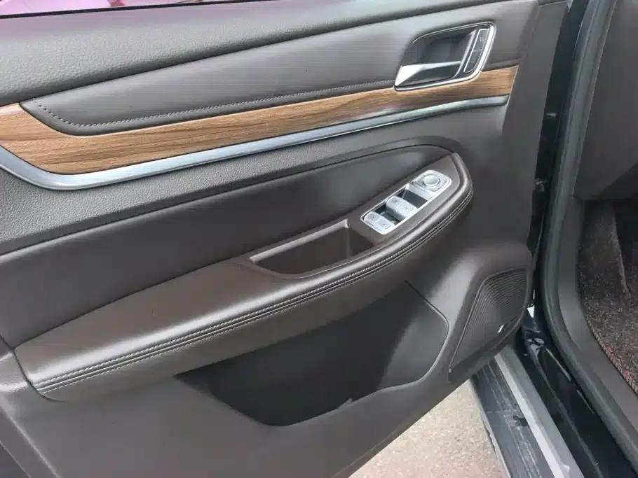 Roewe RX8 2019 30T Intelligent Connected 4WD Super Flagship Edition — миниатюра 7