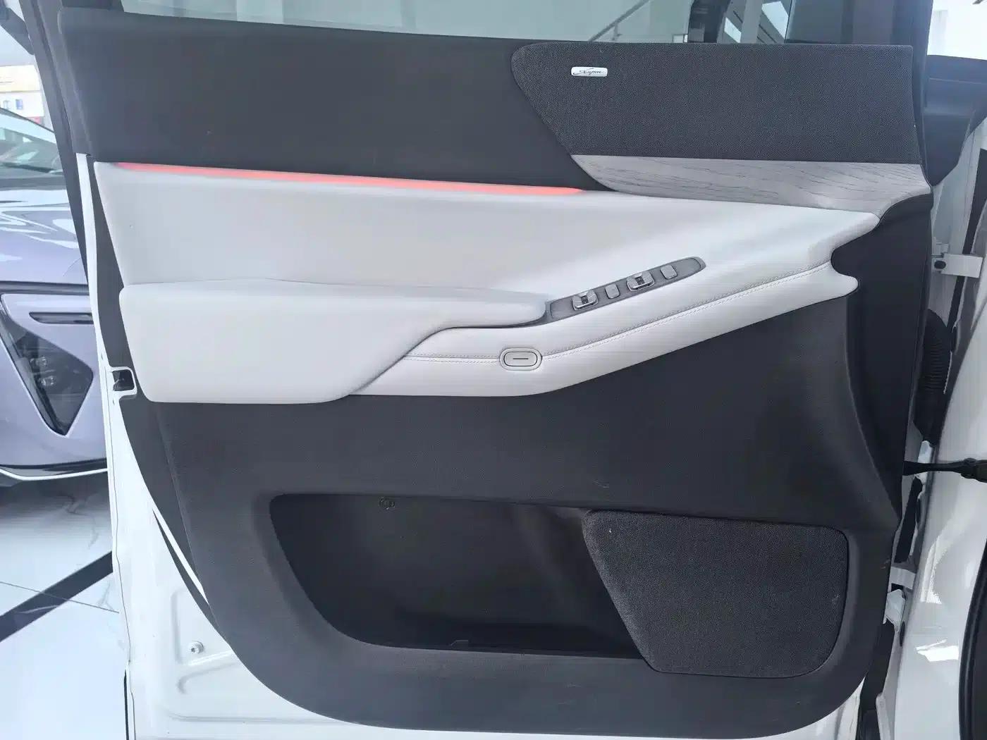 XPeng X9 2024 Model 640 AWD High Performance Max — миниатюра 7