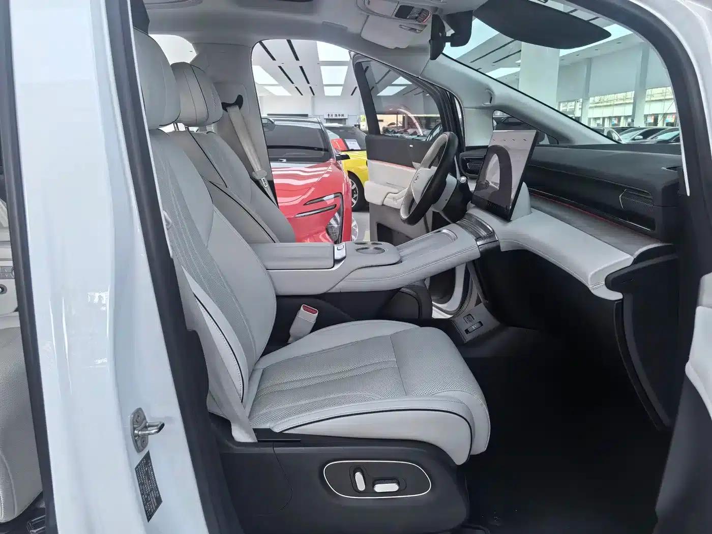 XPeng X9 2024 Model 640 AWD High Performance Max — миниатюра 10