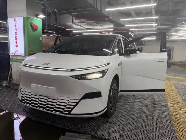 XPeng X9 2025 Pure Electric 702 AWD High Performance Max