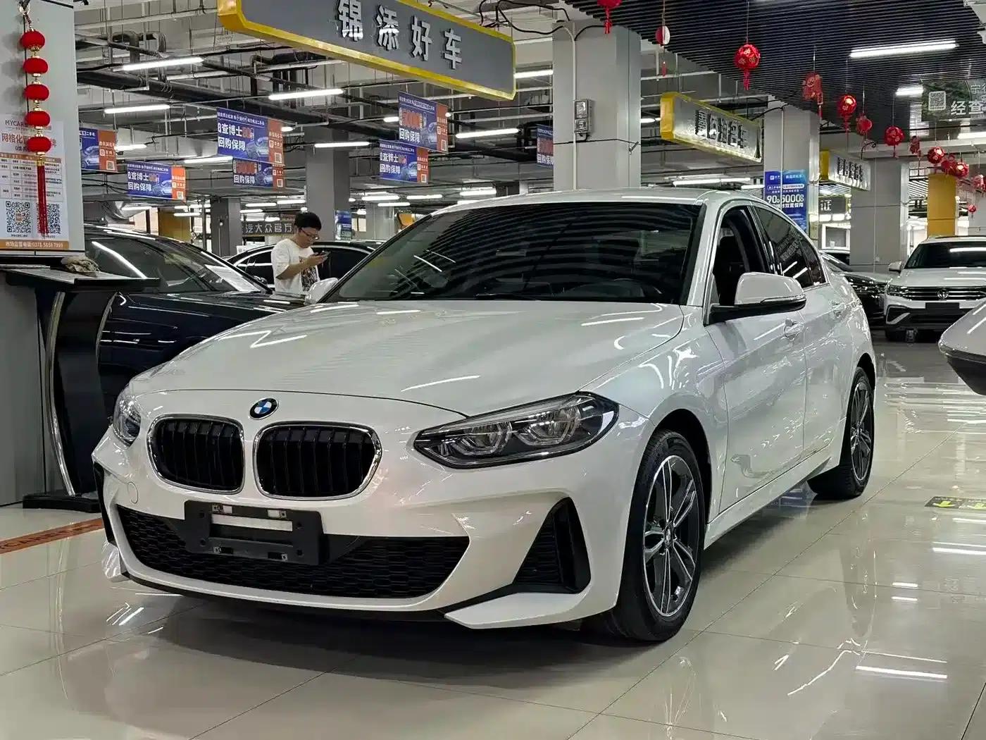 2021 BMW 1 Series 120i M Sport — миниатюра 1